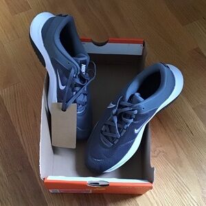Nike Men's Dark Gray Athletic Shoes